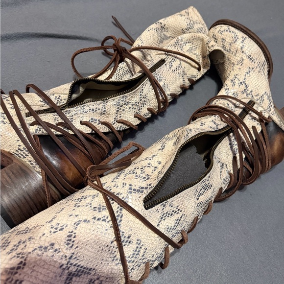 Freebird Coal Size 7 Snakeskin Leather Lace-Up Mid-Calf Heeled Boots - Picture 9 of 9